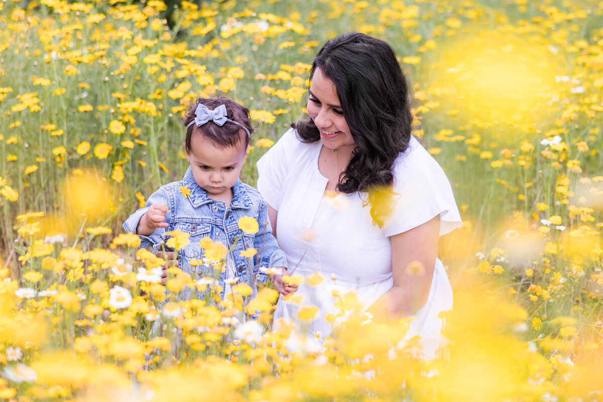 san-diego-family-photography-sweetwater-regional-park-mother-daughter-yellow