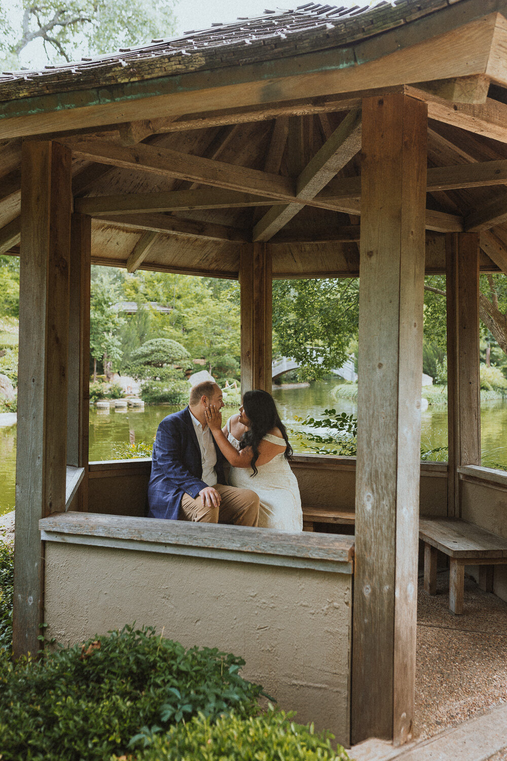 fort-worth-botanic-gardens-engagement-1
