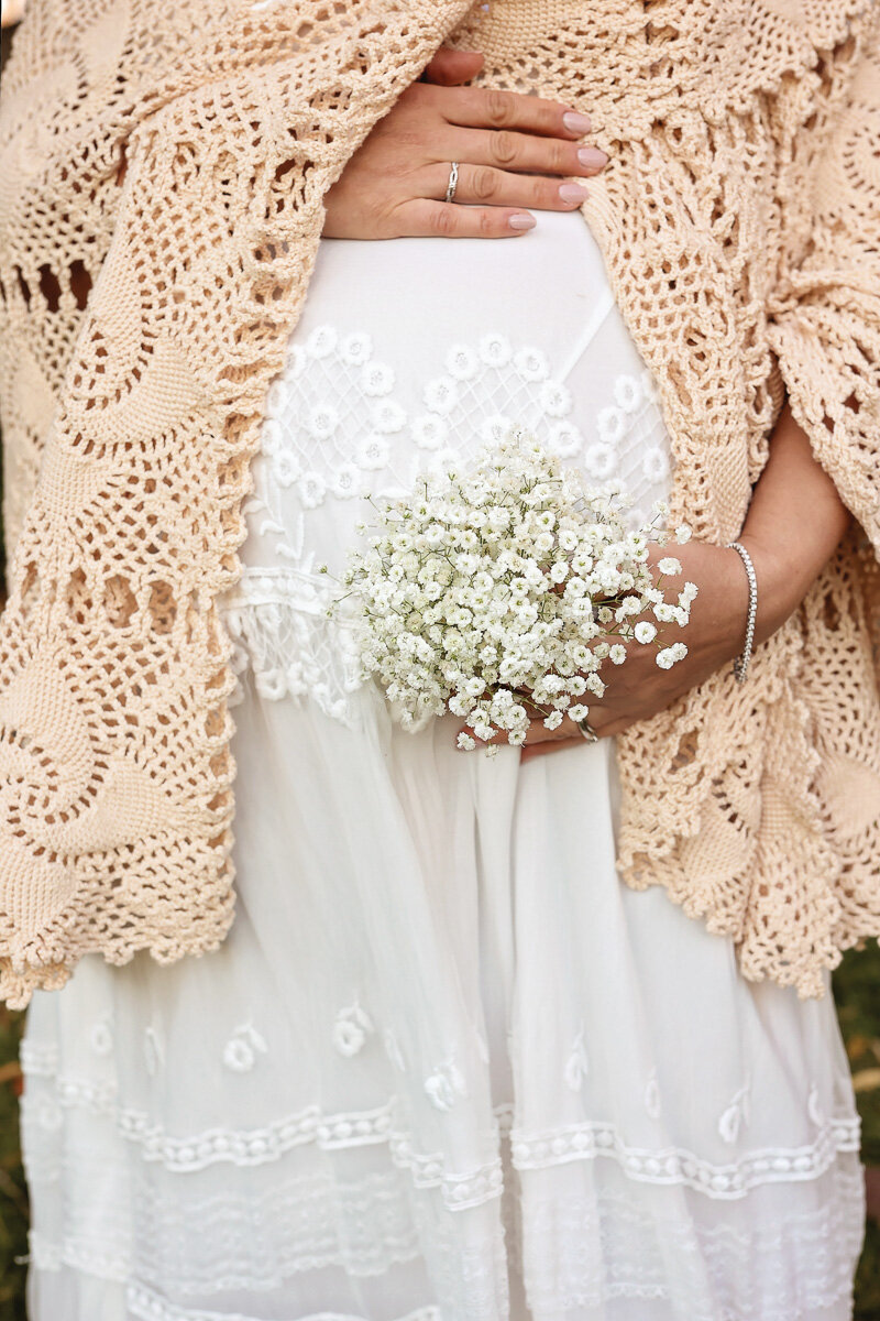 Pregnancy photo shoot in Calgary,Alberta by Yuliia Terziian Photography.
