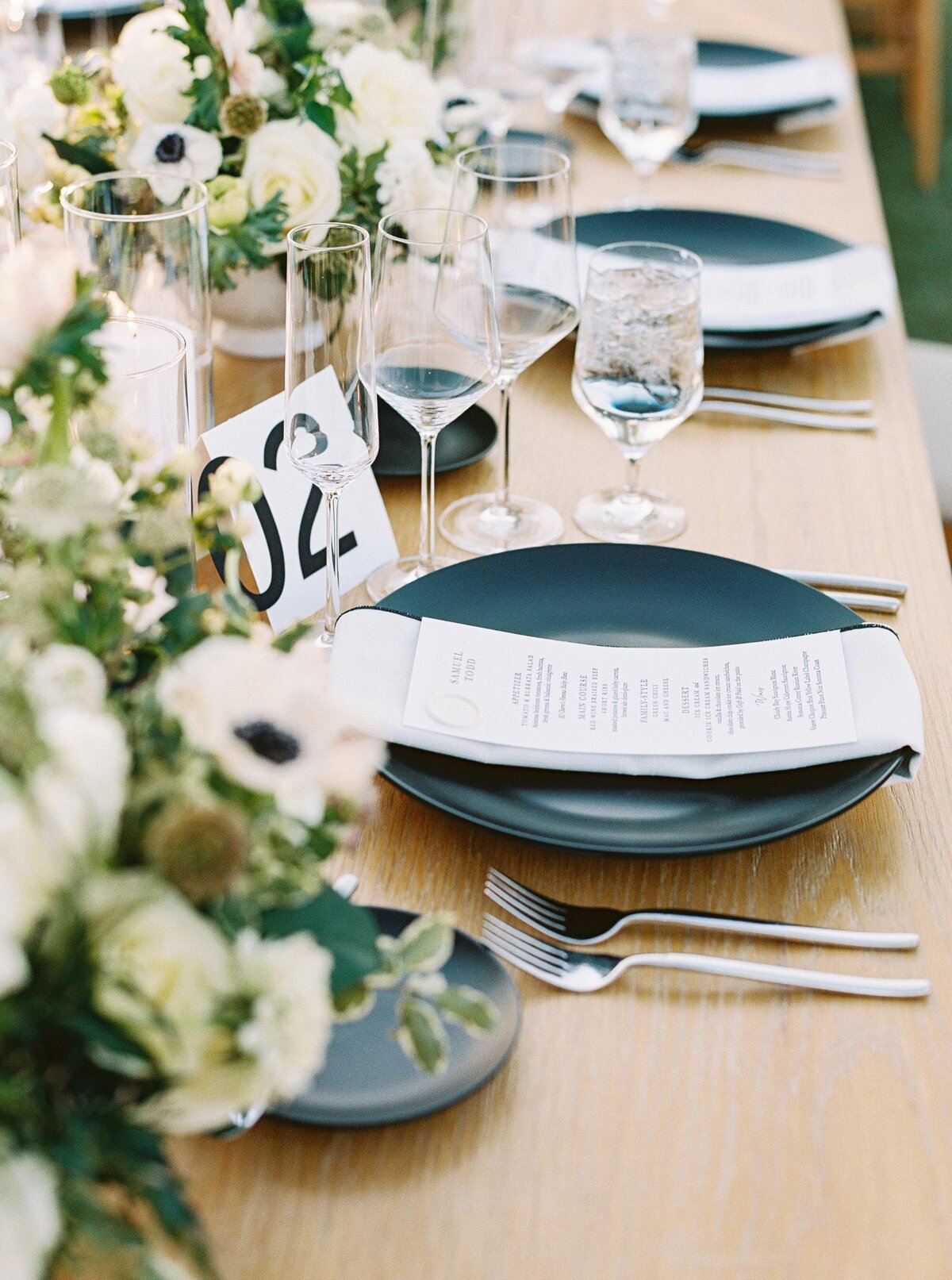 timeless-black-white-wedding-menu