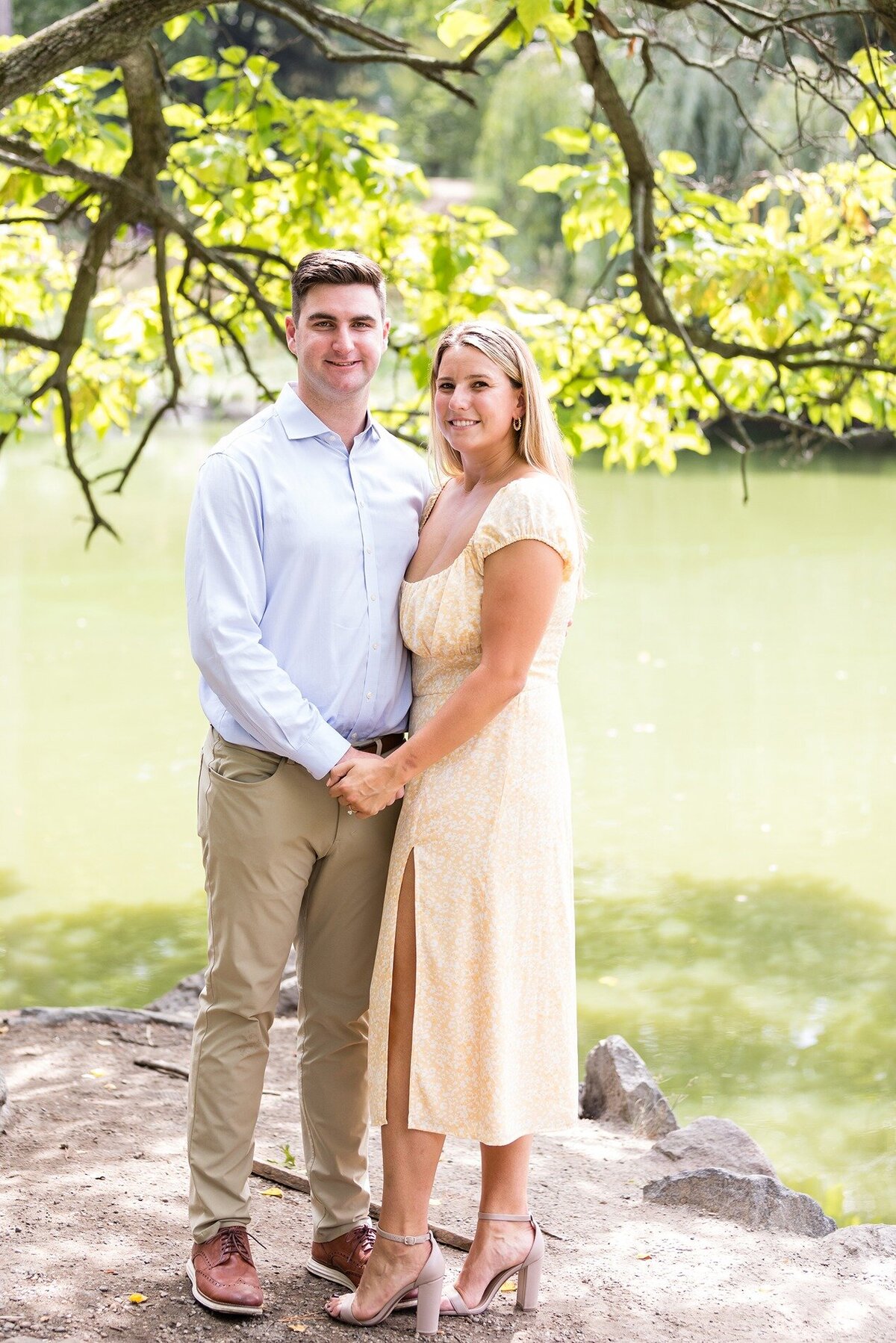 couple-engaged-central-park