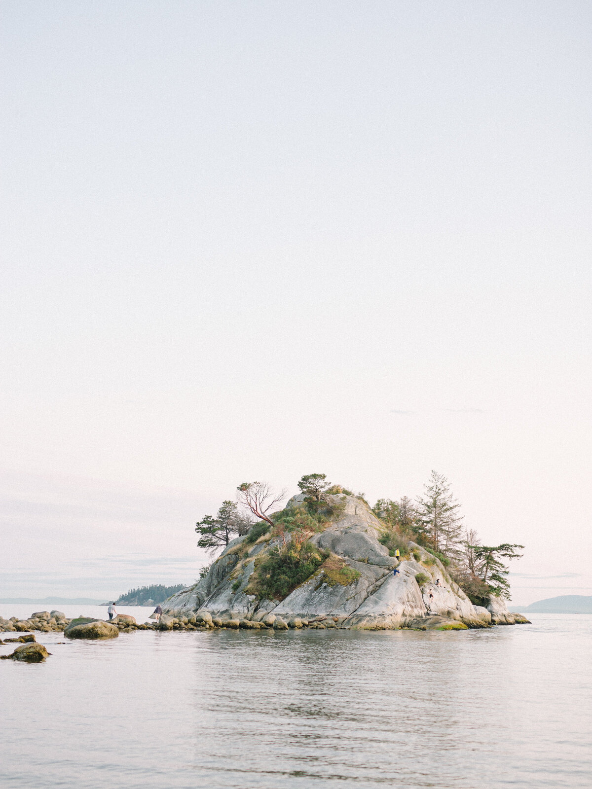 7-Vancouver Whytecliff Park Engagement Perla Photography-104