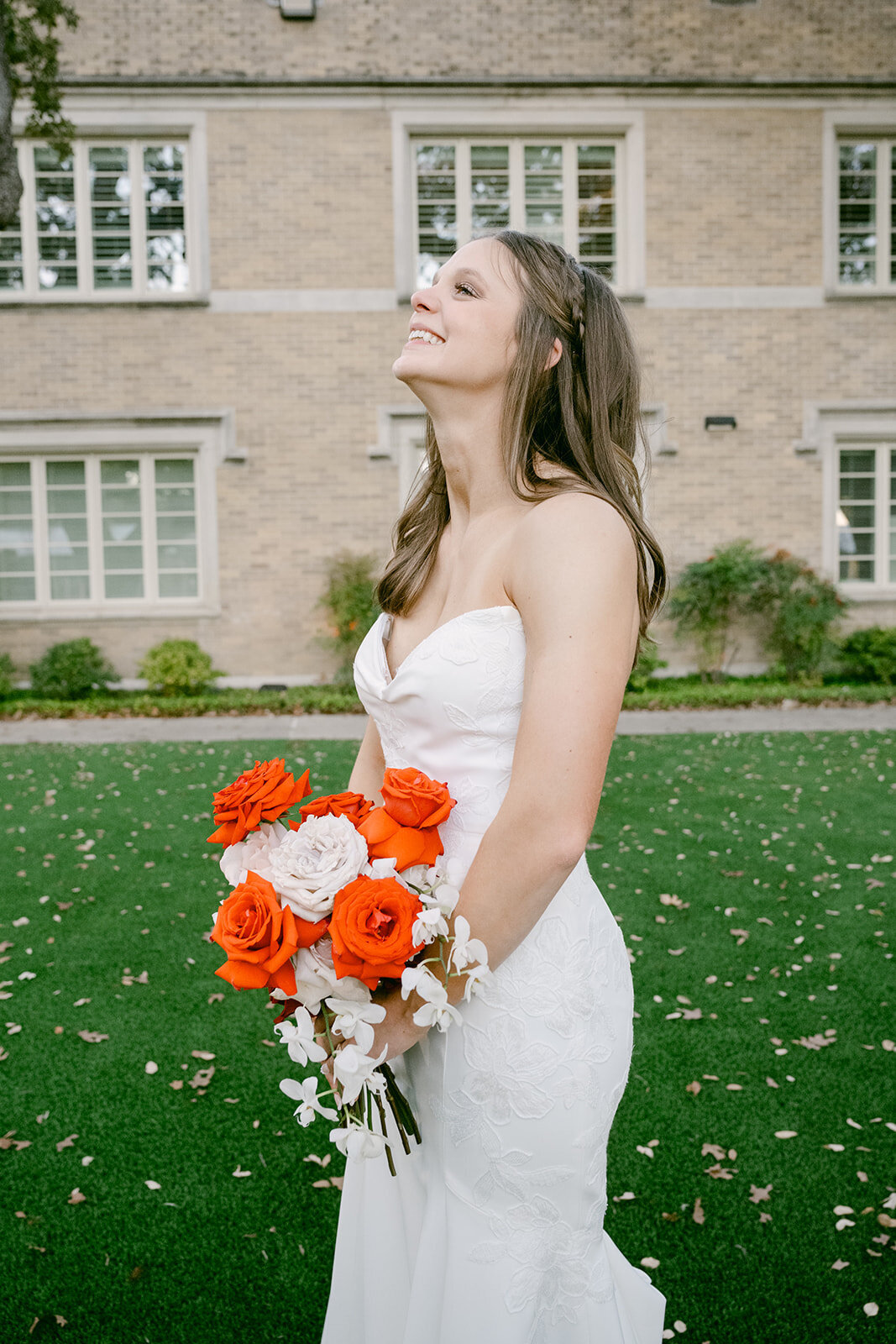 Editorial bridal photo with relaxed pose and vibrant bouquet in San Antonio outdoor wedding space