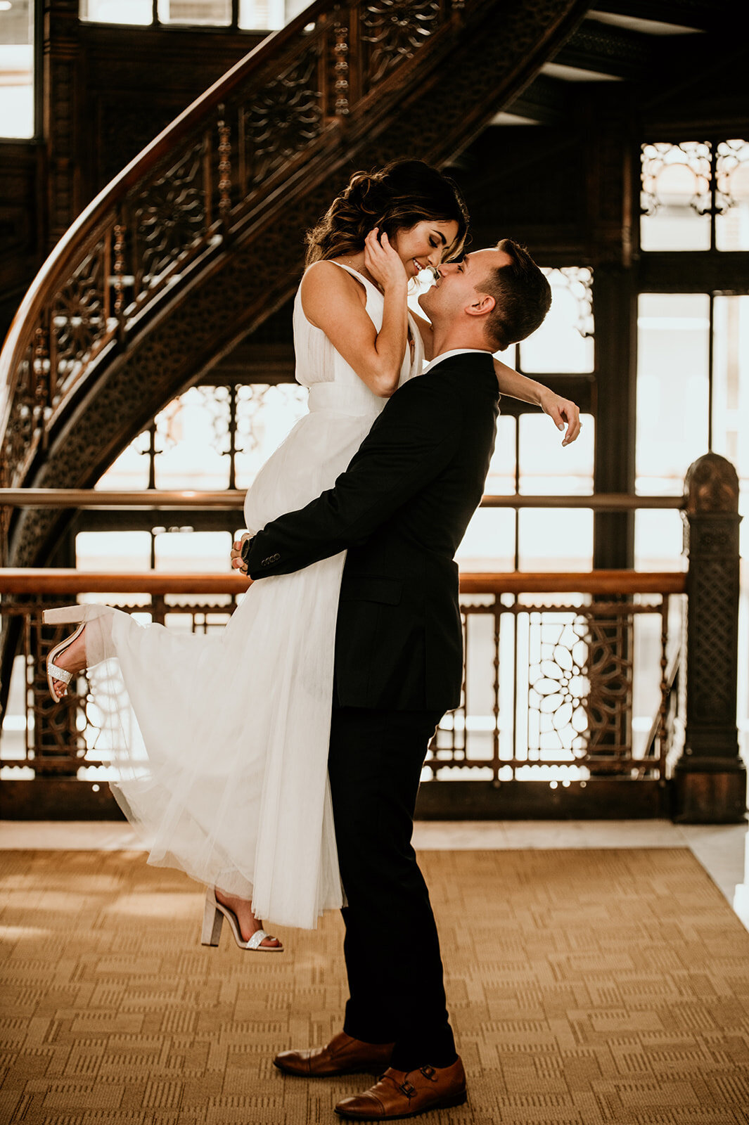 chicago-rookery-building-wedding-couple-portaits-14