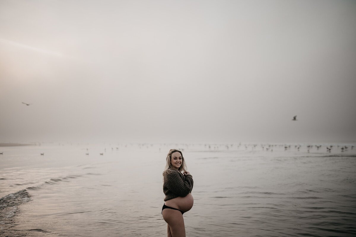 10-LouiseBoonstoppelFotografie_zwangerschapshoot_den_haag_duinen