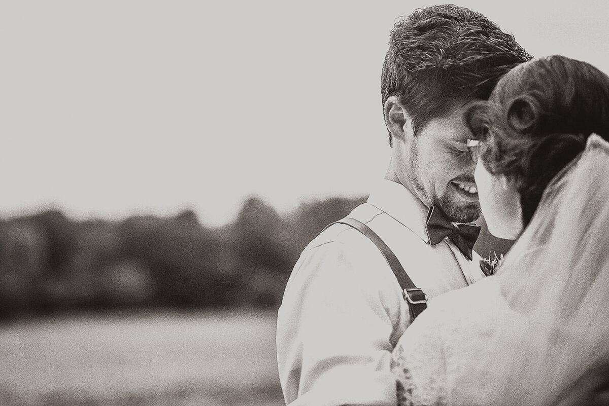 wedding photos | Iowa wedding photographer | Iowa Photographer | Playlife | Cedar Rapids | Iowa City | Kalona | Alaynna Ann Schwartz-19