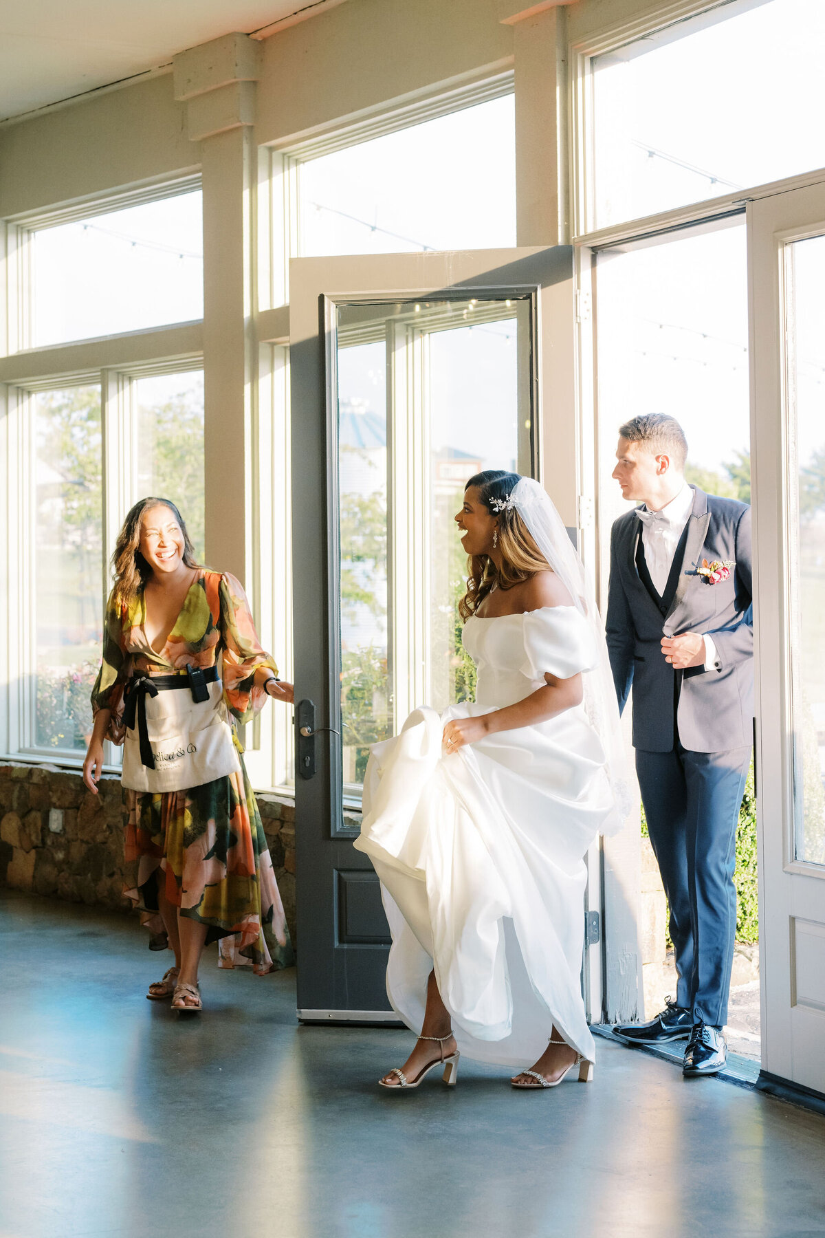 CocktailHour_AVWedding_MaddyWilliamsPhotography-73