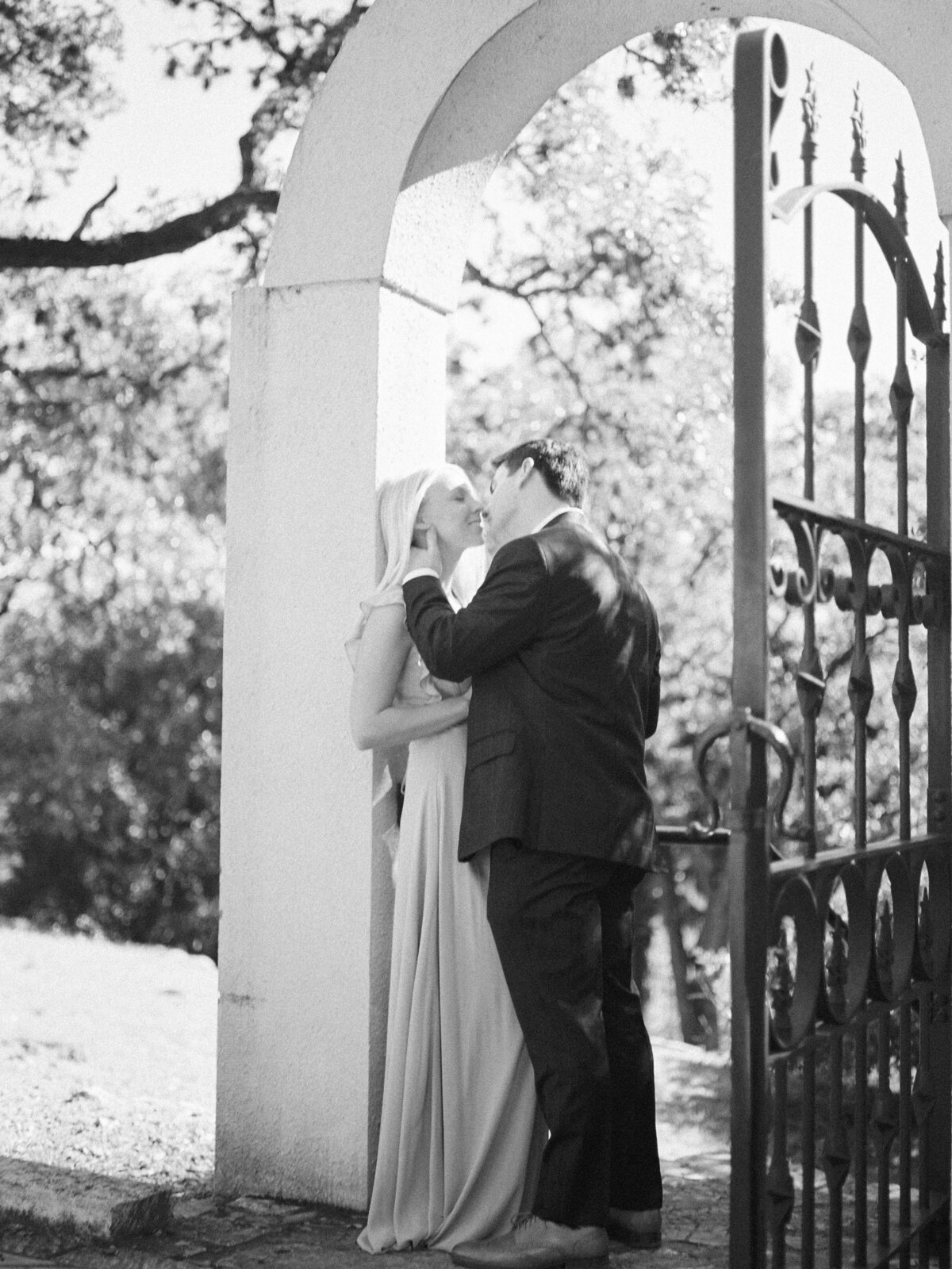 laguna-gloria-engagement-session-austin-texas-wedding-photographer-mackenzie-reiter-photography-25
