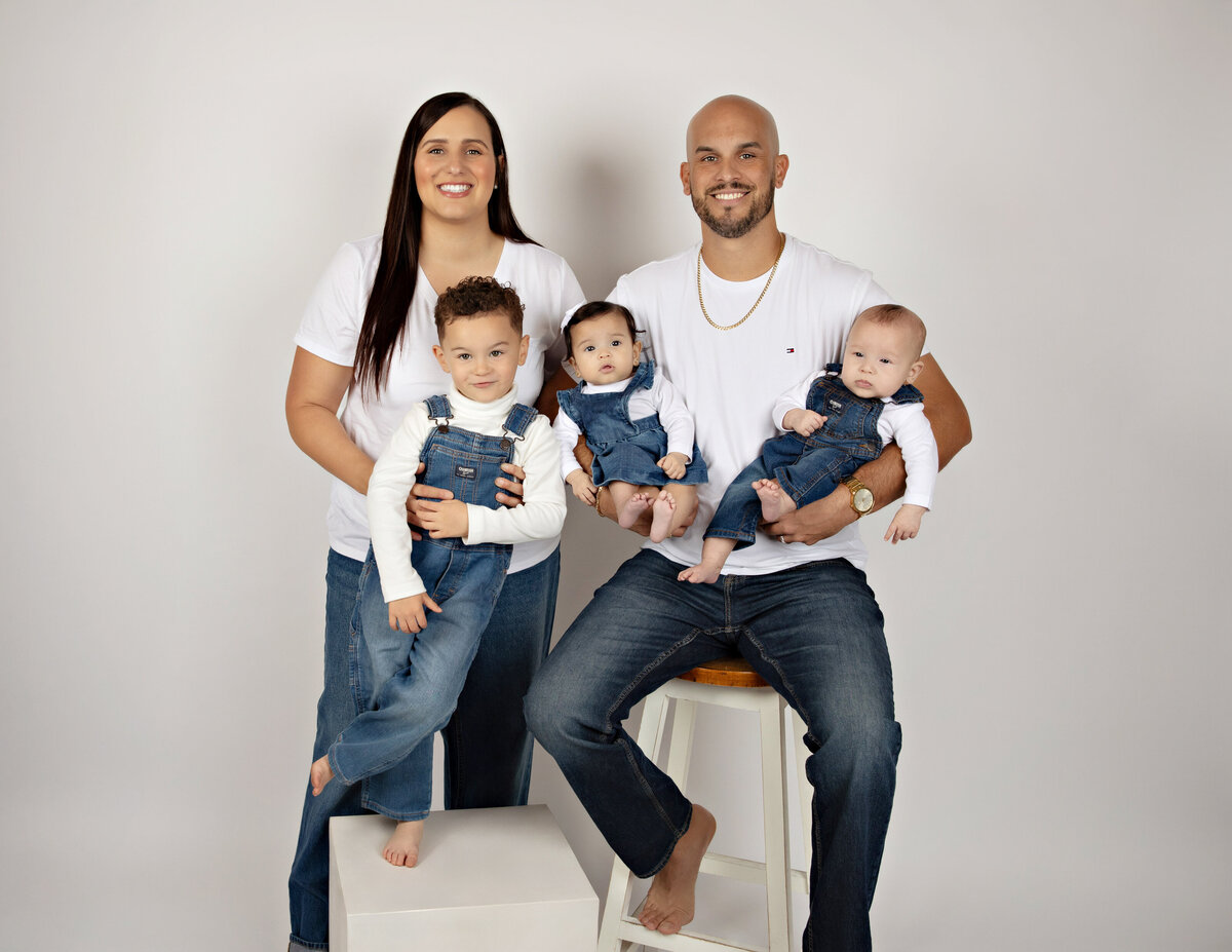 familygraduateseniornewbornboyseniorgraduateheadshotsfamilynewborngirlfirstbirthdayportraiturephotographystudioportraitsnewborngirlboyfamilyEvaMaganaPhotographychildphotographer (13 of 5)