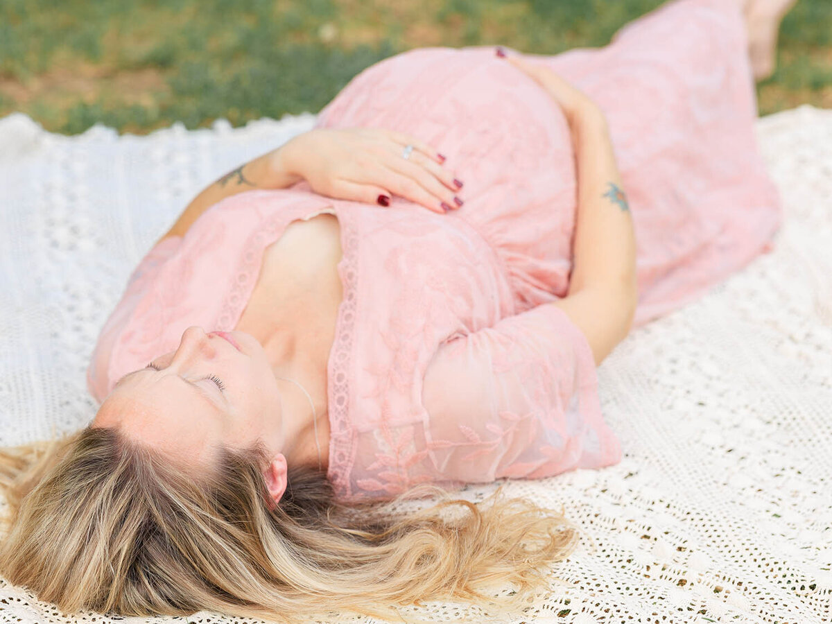 rose-garden-maternity-session-harkness-memorial-connecticut-15