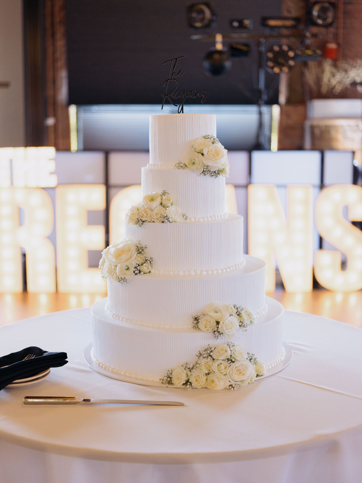 Timeless wedding at Windows on the River in Cleveland