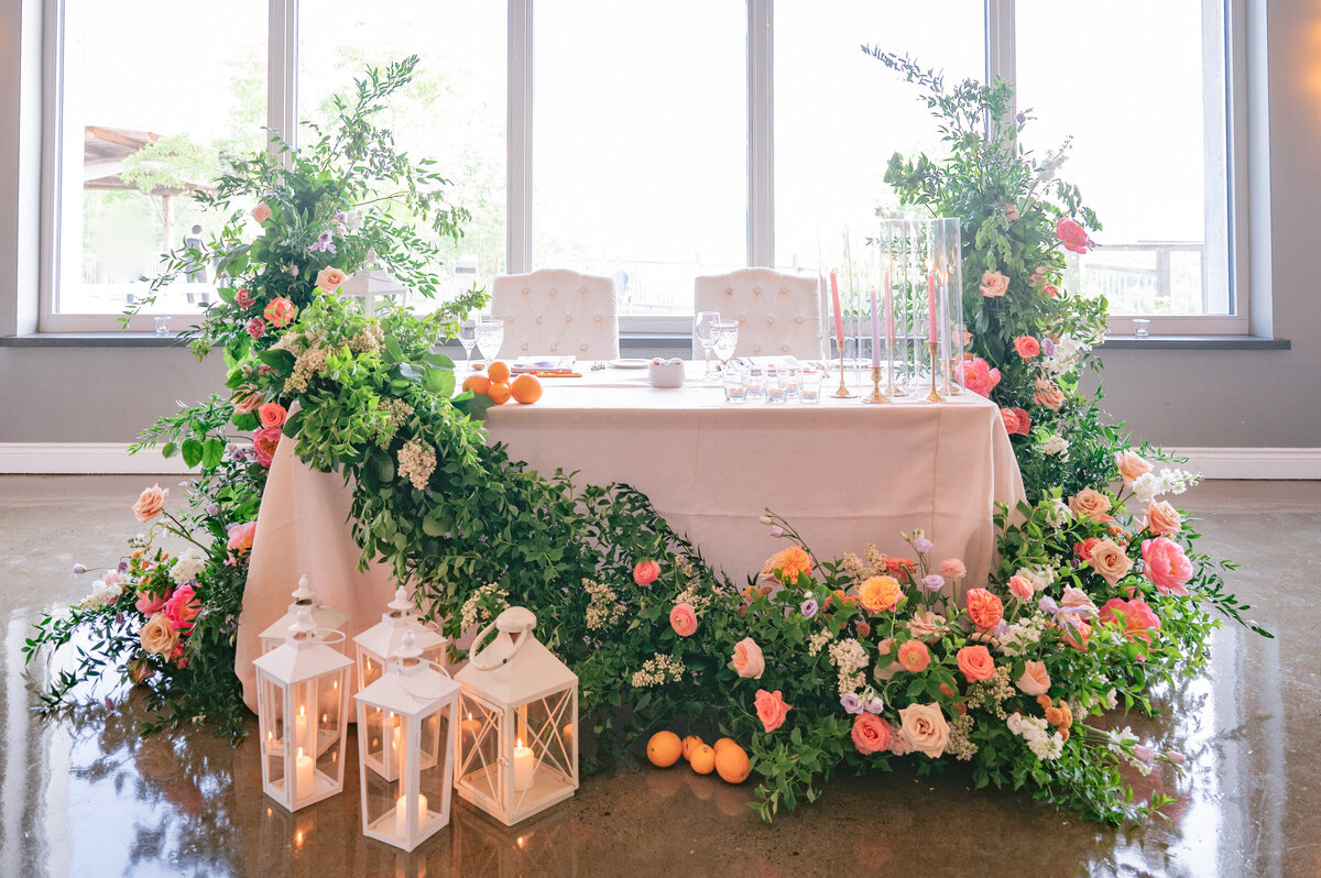 Le Belvedere-Bright-Spring-Floral-Wedding-Photography-by-Emma 54