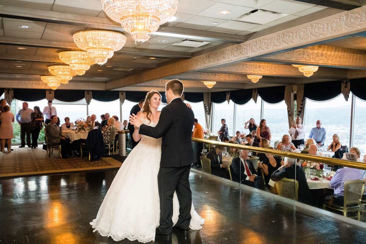 lemont restaurant wedding first dance