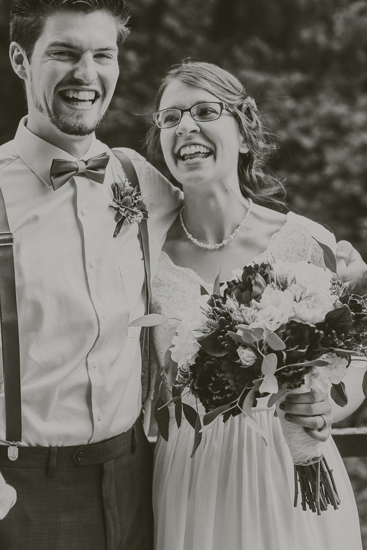 wedding bridal party | Iowa wedding photographer | Iowa Photographer | Playlife | Cedar Rapids | Iowa City | Kalona | Alaynna Ann Schwartz-25