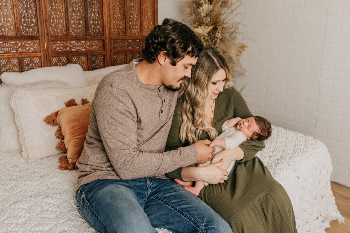 Joey_Winn_Portriat_Studio_Newborn_Maternity_Milestone_Family_Omaha_Nebraska (204)