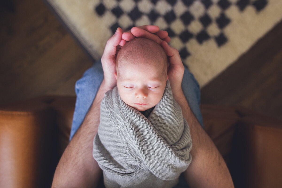 Lindsay-wilson-photography-in-home-newborn-35