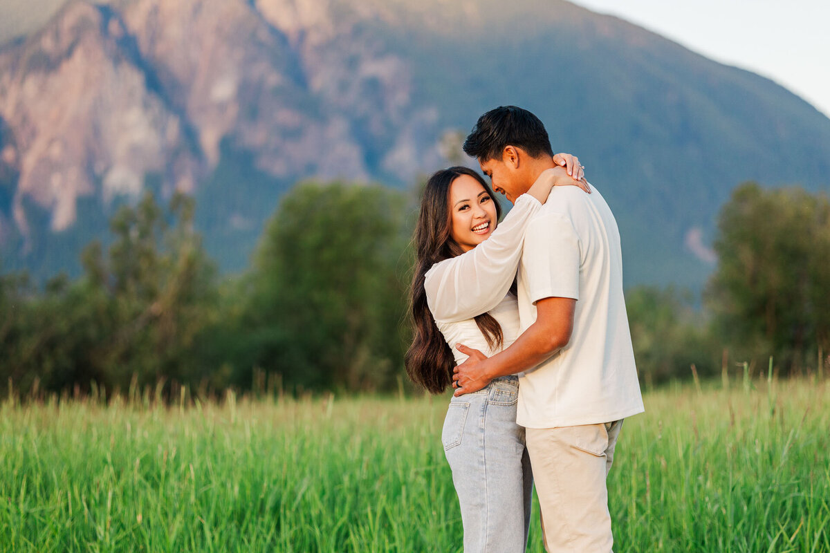 Elk-Fields-Northbend-WA-Engagement-Photo-61
