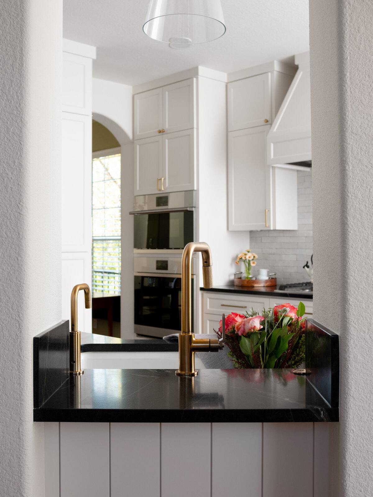 hello-home-austin-cream-kitchen-remodel-zellige-backsplash-contemporary-kitchen-brass-squared-faucets-tapered-vent-hood-soapstone-countertop-6