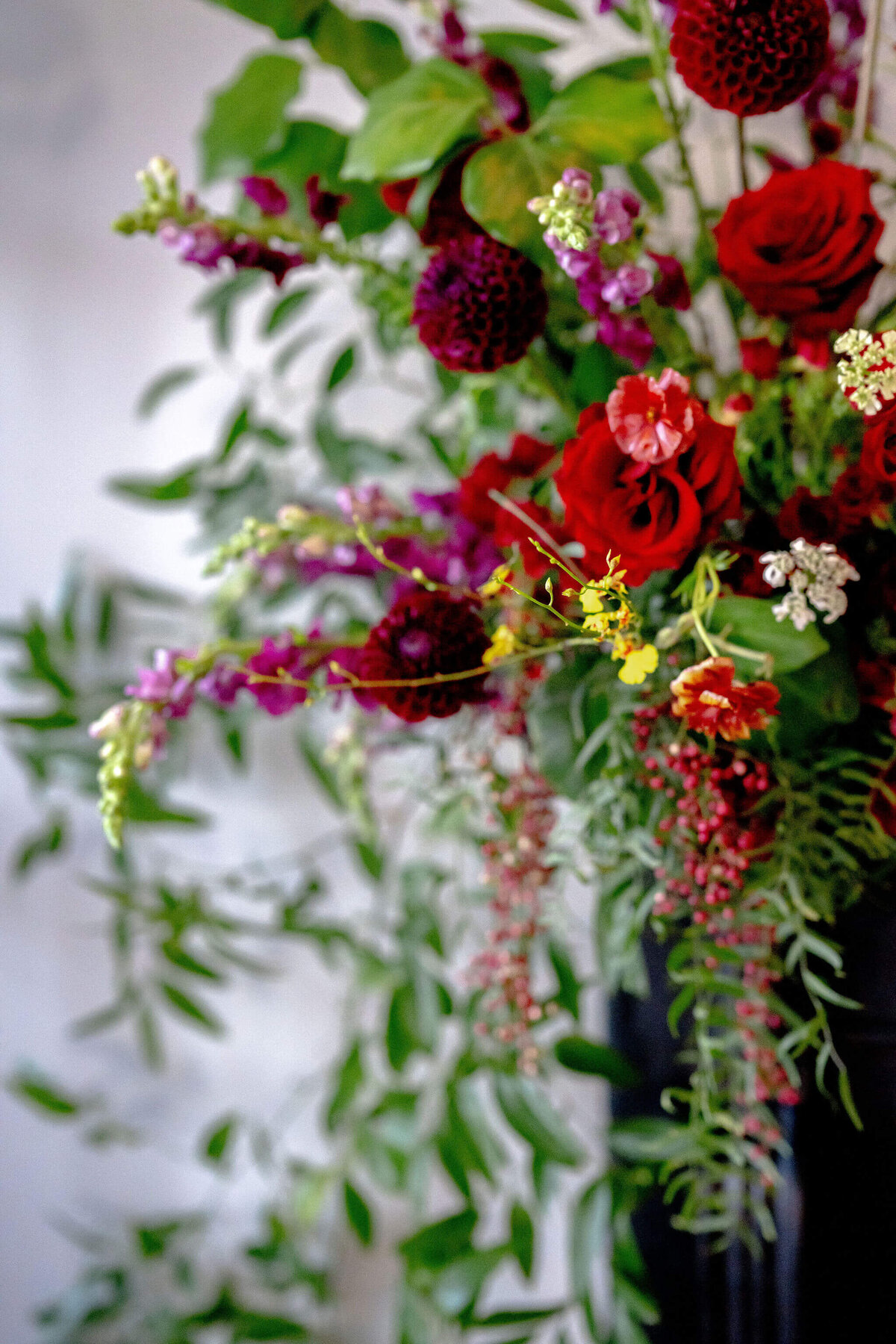 katie-hampton-bold-summer-wedding-springvale-floral