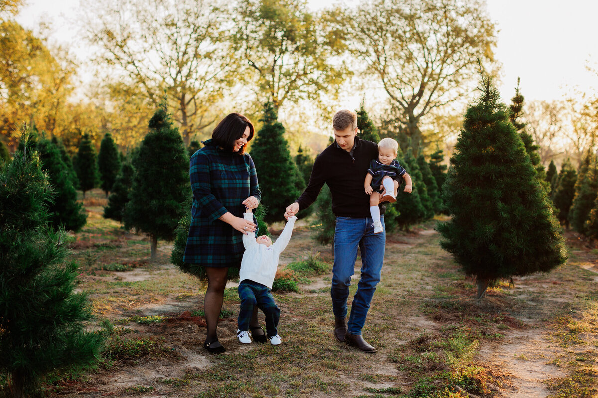 NWA family photographer, Northwest Arkansas best family photography, family portraits near me, professional family photos, family photography packages