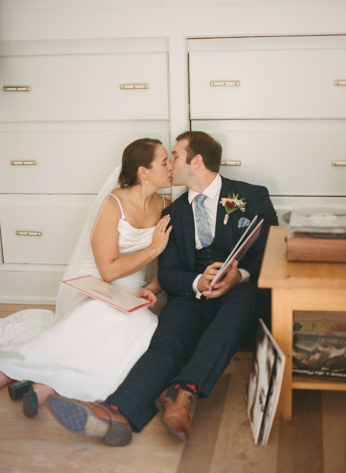 intimate-gravenhurst-cottage-wedding-on-film1