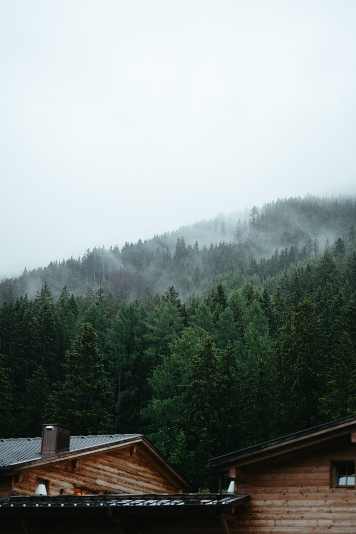 the_chaffins_international_destination_wedding_elopement_photographers_sammie_chaffin_micah_editorial_adventure_photos_travel_dolomites_italy_3