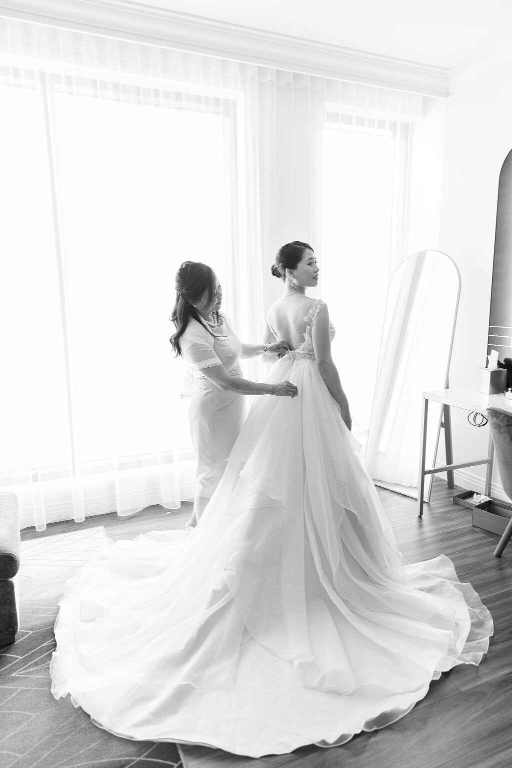 Honeyrose Hotel Montreal Wedding | montreal editorial wedding photographer | luxury moment photography-9601