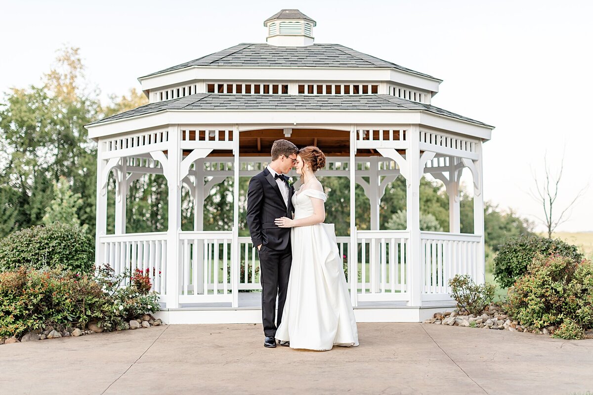 Pittsburgh-Nicassio-Fields-Green-Blue-Wedding-1 (34)