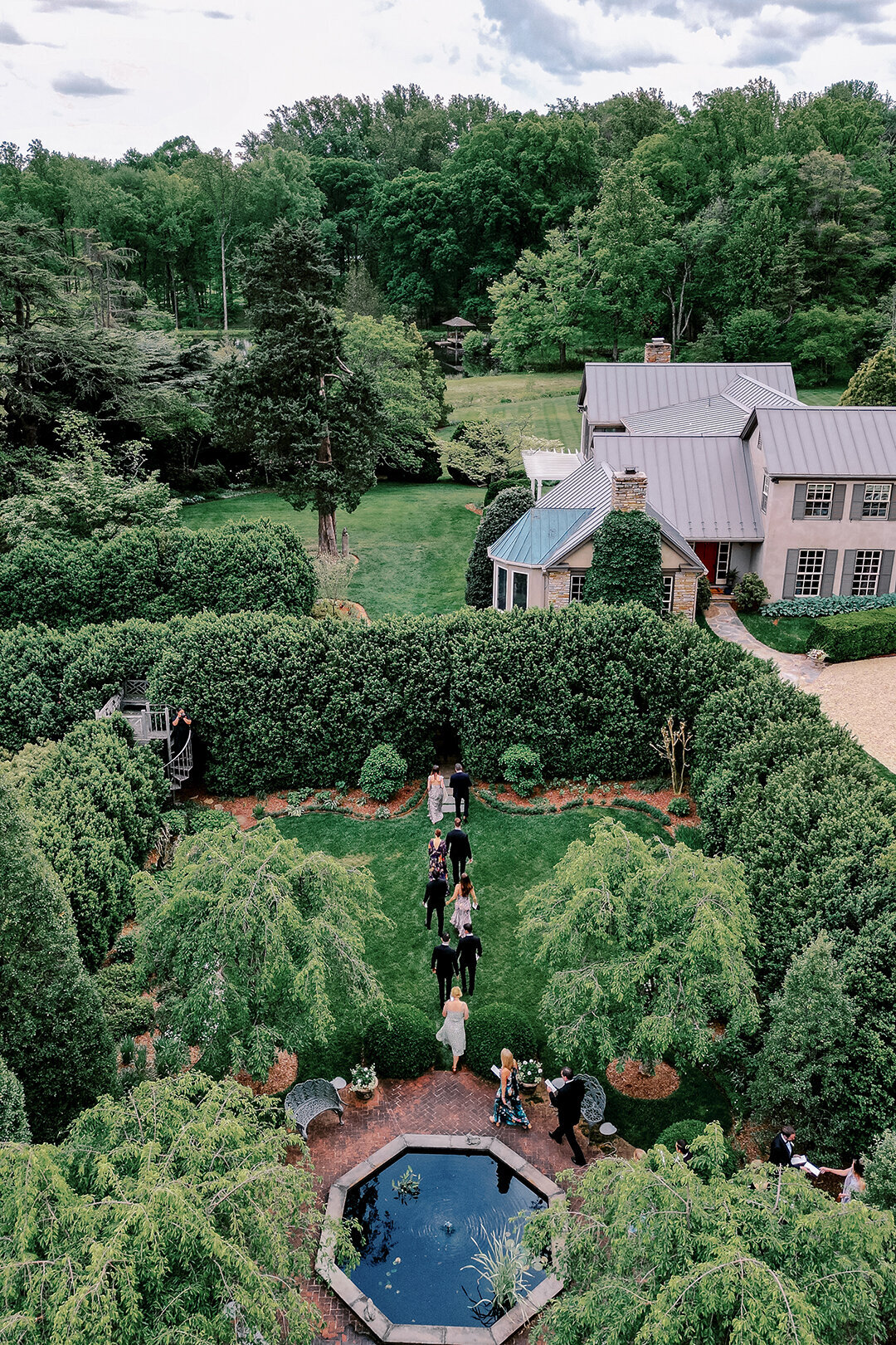 KathleenRob5-3-25GlenstoneGardenVA-VickiGraftonPhotography-500