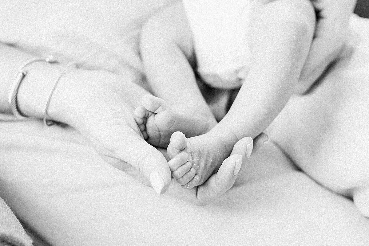 charleston-baby-photographer-twin-newborn-session-caitlyn-motycka-photography_0036