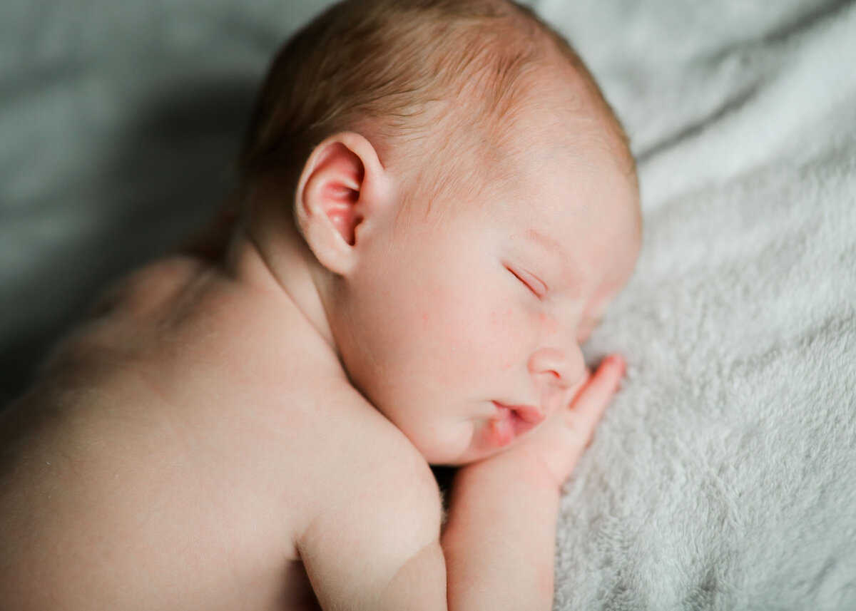 These wonderful photographs were taken by specialist newborn photographer, Vanessa Keevil Photography, offering affordable baby photgraphs in the comfort of your home.