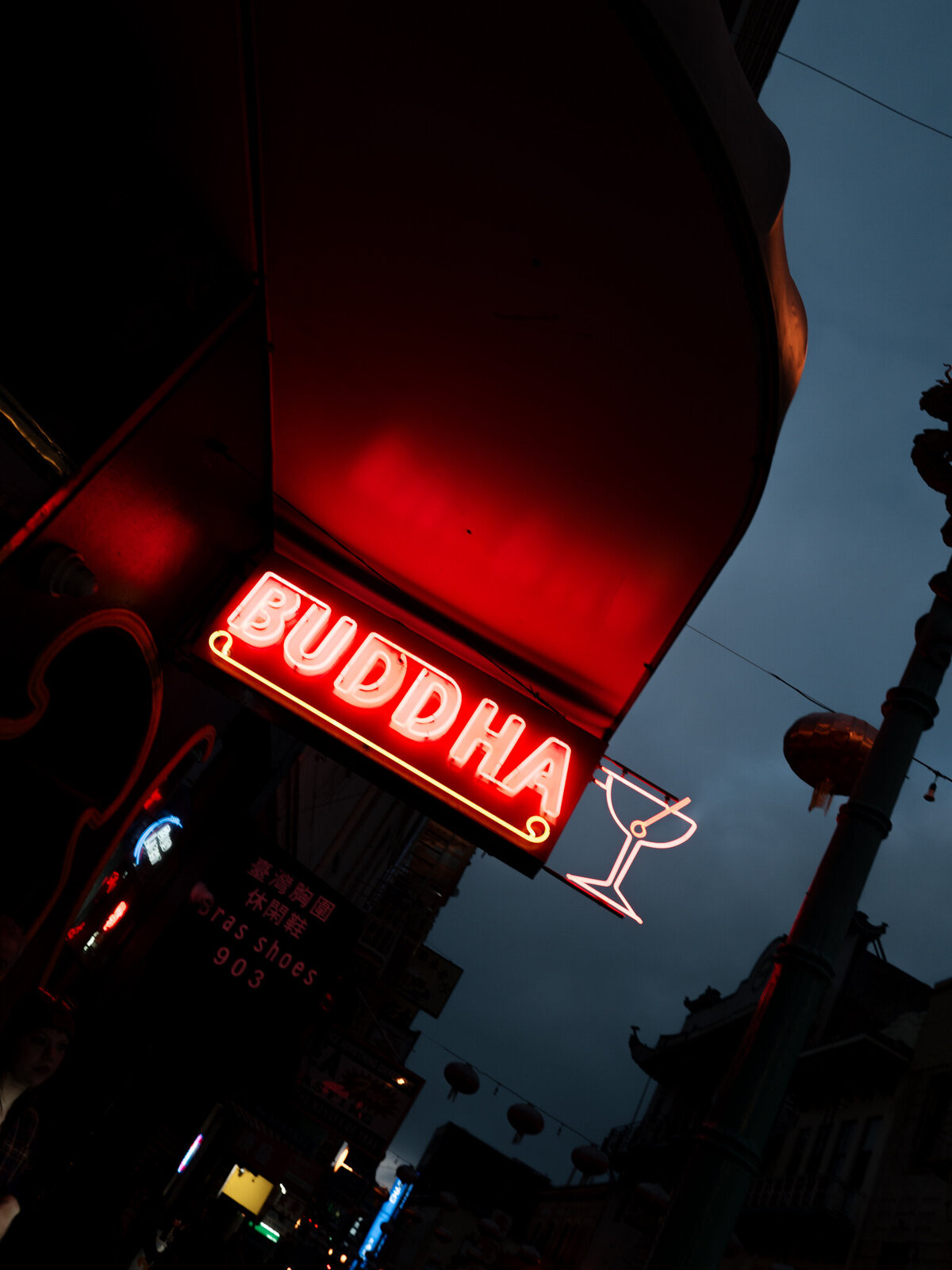 san francisco chinatown bar for engagement photos