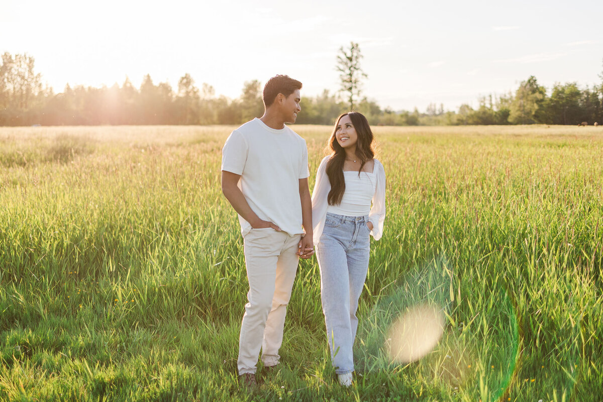 Elk-Fields-Northbend-WA-Engagement-Photo-33