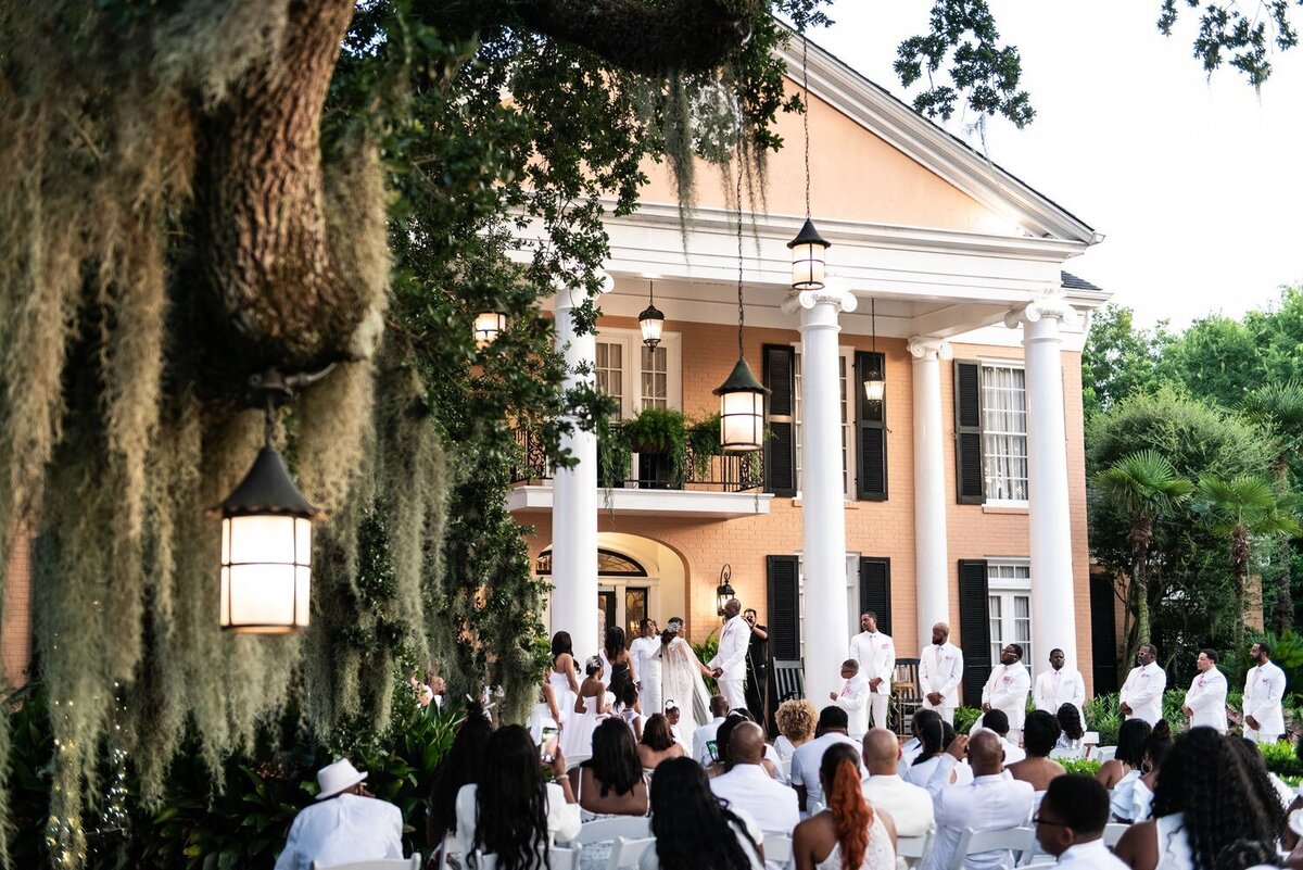 Wedding ceremony at Southern Oaks