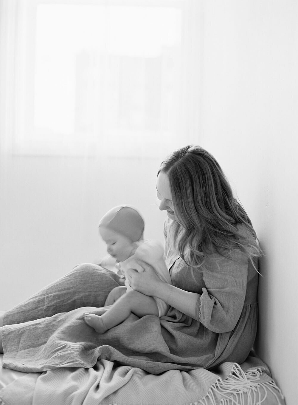 seattle-studio-motherhood-session-Jacqueline-Benet_0010