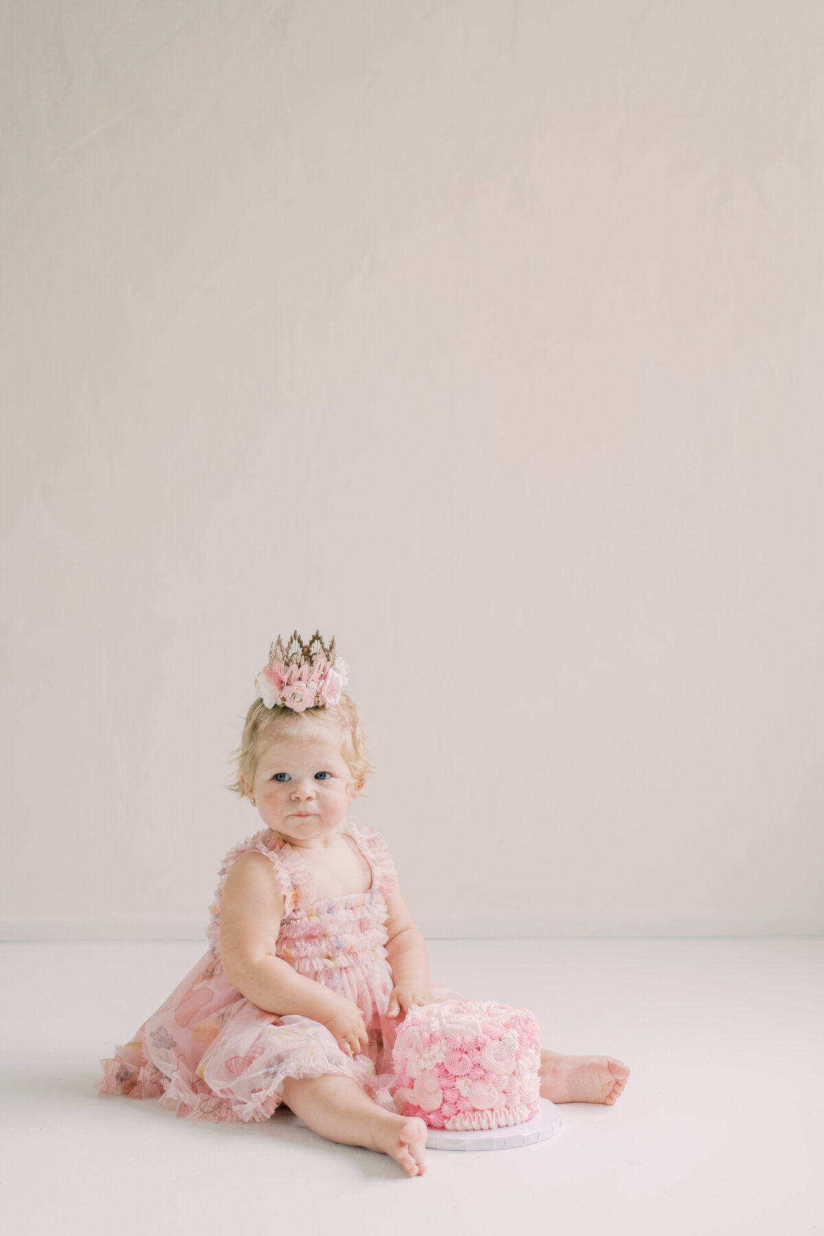 Birthday girl having her cake smash in burlington at Pearle studios