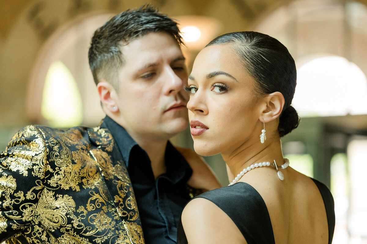 portrait-couple-woman-gaze-14236