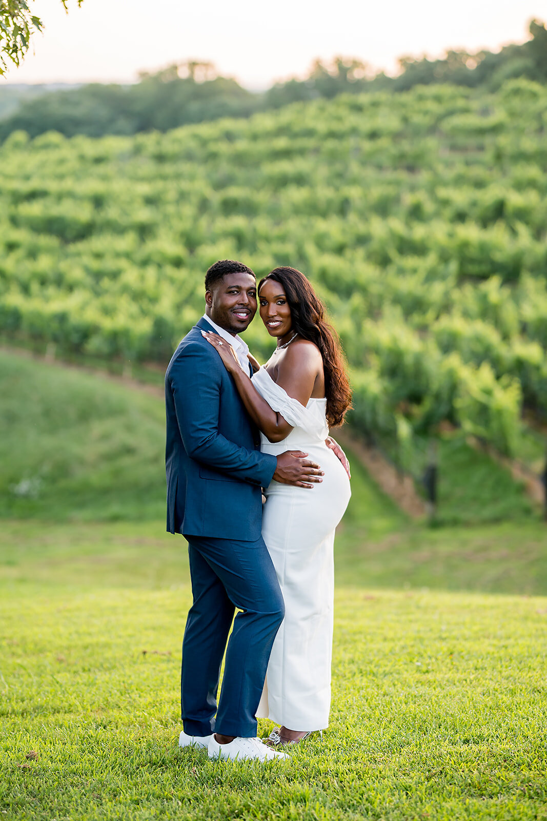 Montaluce-winery-couples-vertical-portrait
