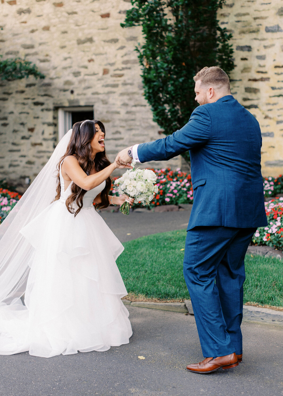 Huntingdon-Valley-Country-Club-Wedding-First-Look-Photos_028