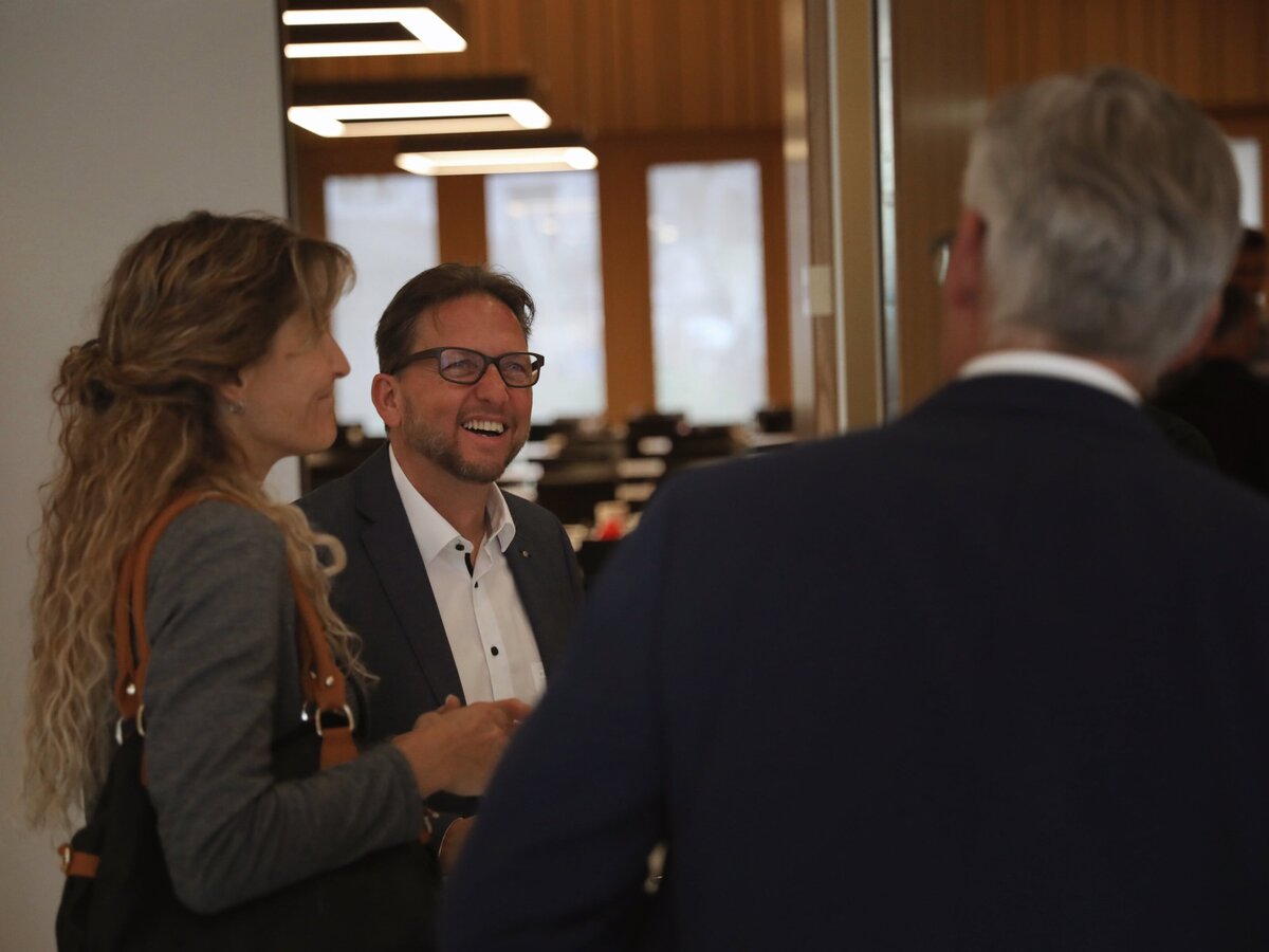 meralunastudio-werbeagentur-schweiz-zuerich-portfolio-jungunternehmerzentrum-flawil-martini-forum-2022 (18)