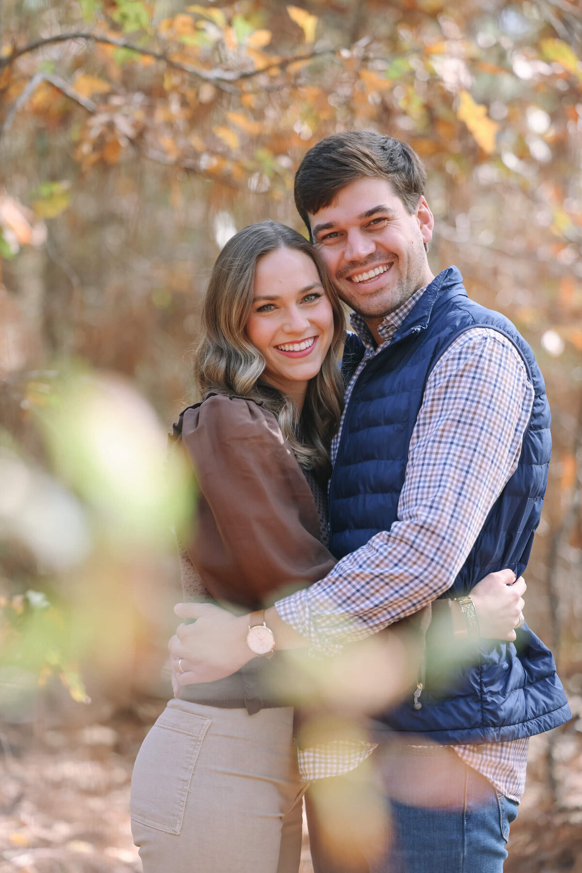 couple-embracing-under-tree