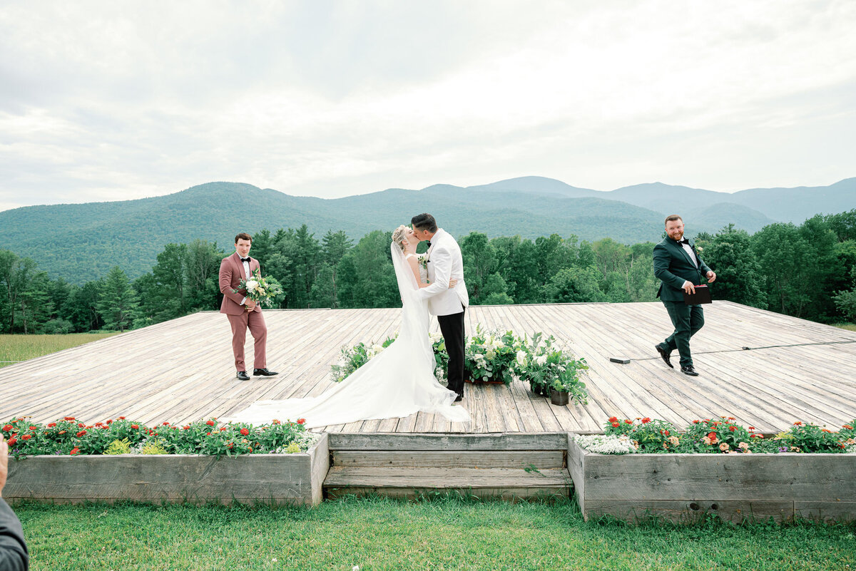Stowe-Vermont-Wedding-Trapp-Family Lodge-coryn-kiefer-photography-29