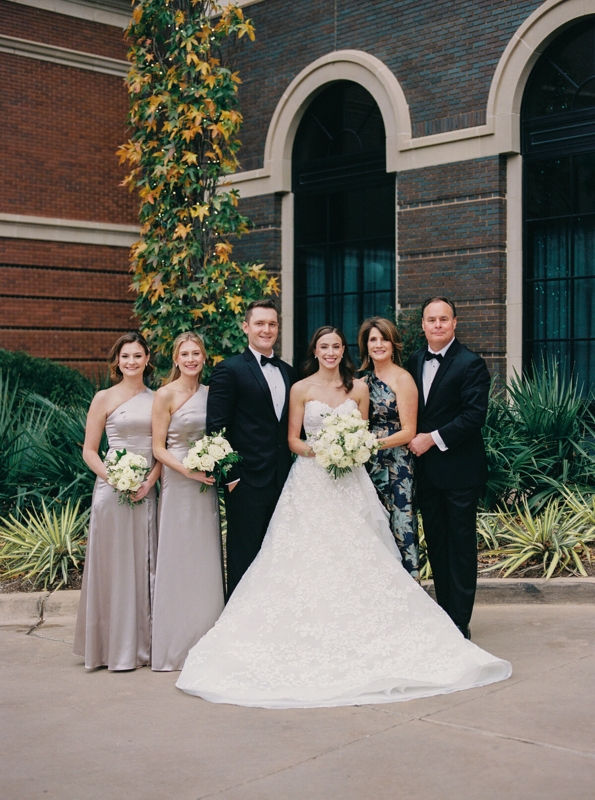Hotel Vin - Grapevine Texas - Nick + Claire Bondar January 4 2025 Family - Stephanie Michelle Photography-21