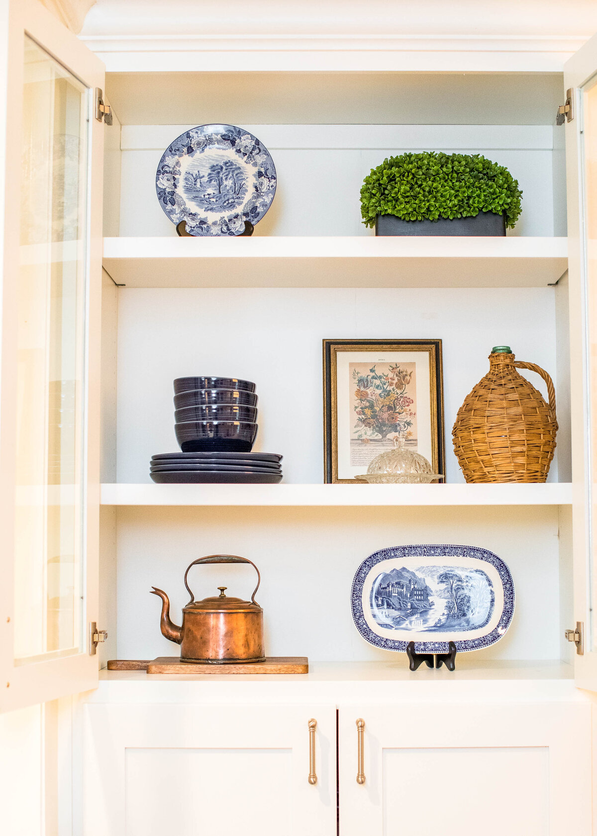 Shelf styling with classic style