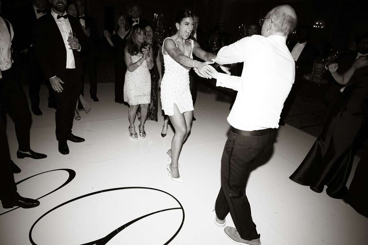 147-bride-reception-dancing