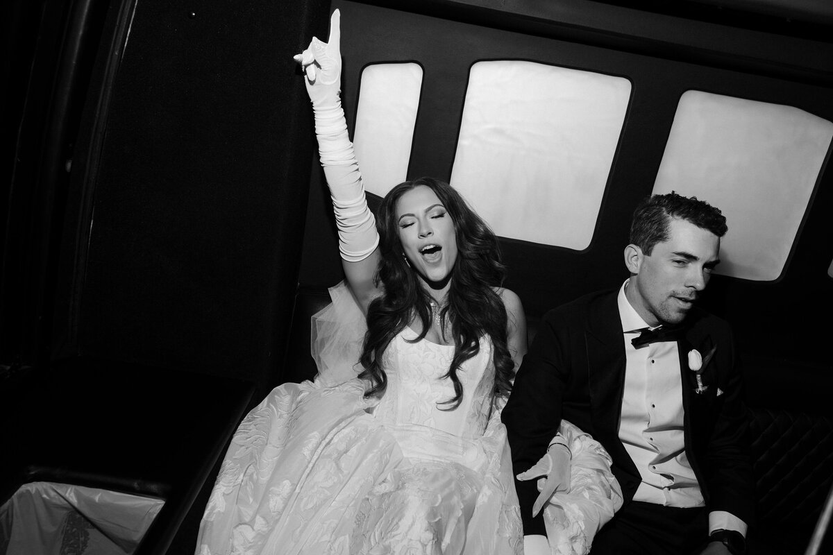 82riskyexposure_samantha-rydge_las-vegas-elopement-photography