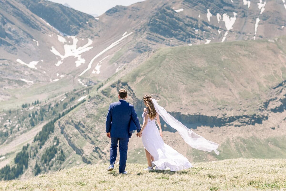 Groom-and-bride-looking-at-to-the-mountains-during-their-helicopter-wedding-in-Banff