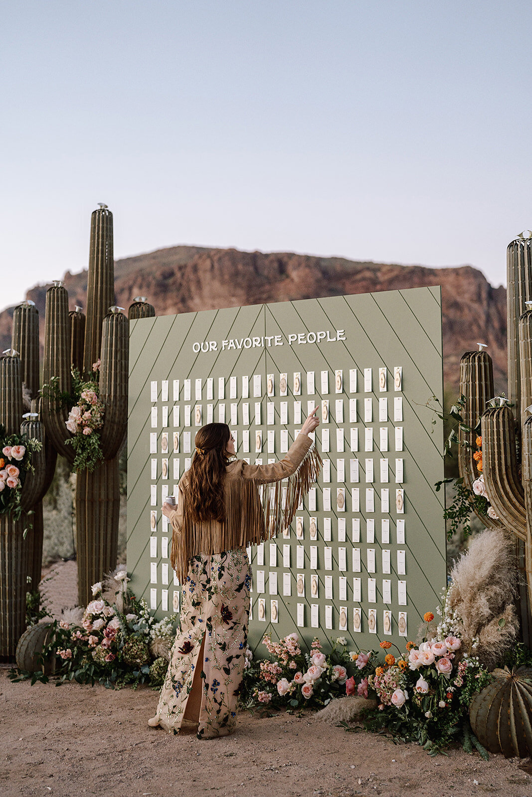 desert-wedding-seating-display