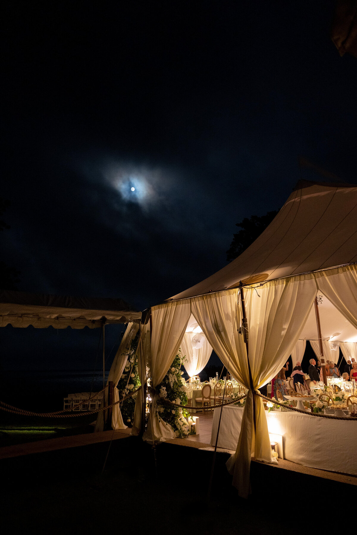 shoreacres-lake-bluff-tent-wedding-by-olivialeigh-107