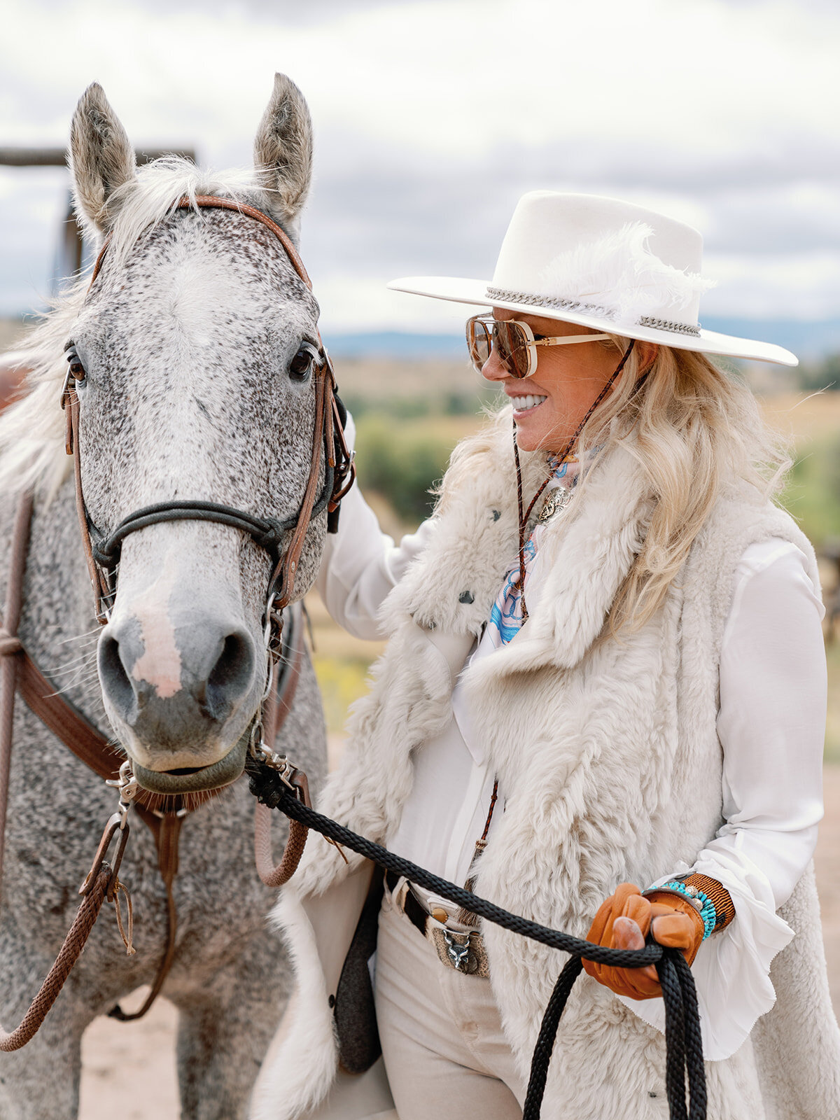 susan-dan-wedding-ladies-horseback-152_websize
